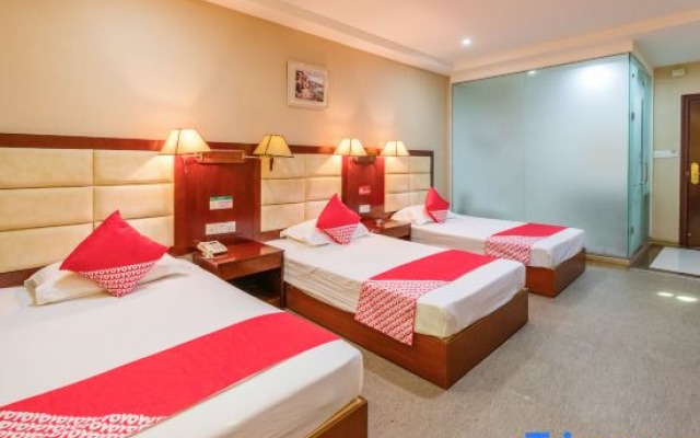 Huaxin Business Hotel.