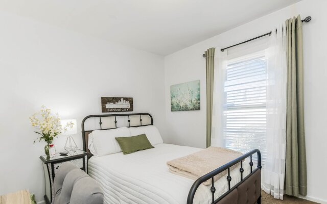 Becky & Marvels 420 Stay (Private Room)