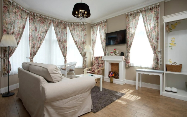 Hillsborough The English Country House