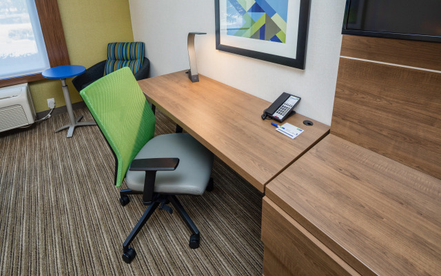 Holiday Inn Express and Suites Modesto by IHG