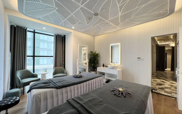 Peninsula Hotel Danang