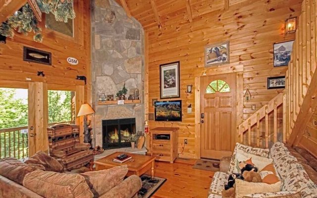 Bear Country Cabin, 2 Bedrooms, Sleeps 6, Private, Foosball, Hot Tub