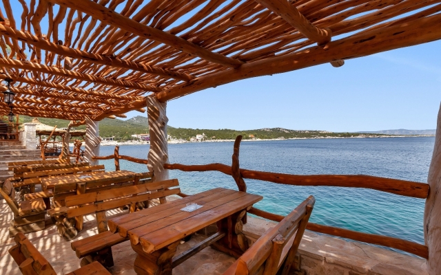 Room Ana - 5 m from beach: R11-24 Cove Pokrivenik, Island Hvar