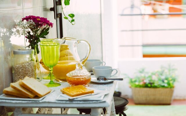 Rooms Hola BCN B & B