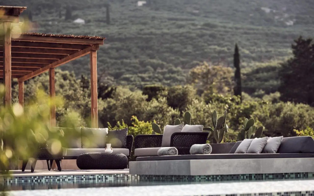 Yliessa - Luxury pool villa surrounded by nature