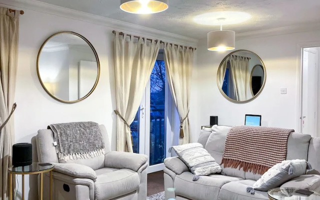 1-bed Apt, Sleeps 2, 20 min Walk to Centre
