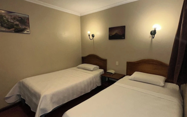 Hotel & Suites El Quijote