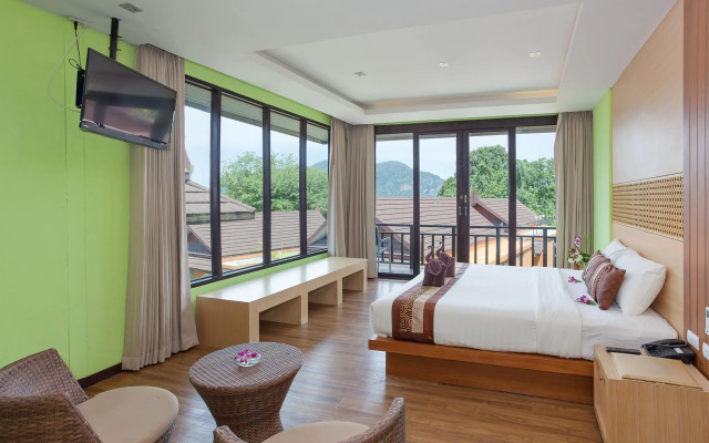 Phi Phi Long Beach Resort & Villa