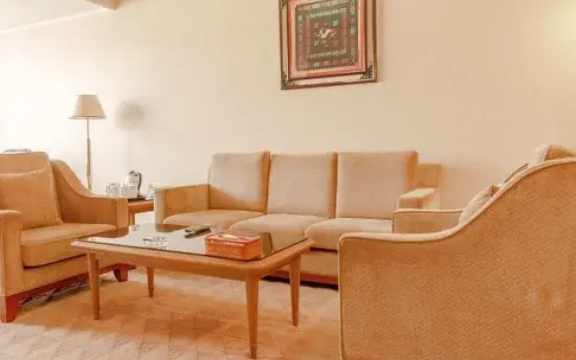 Chuxiong WeishengXiongbao Hotel