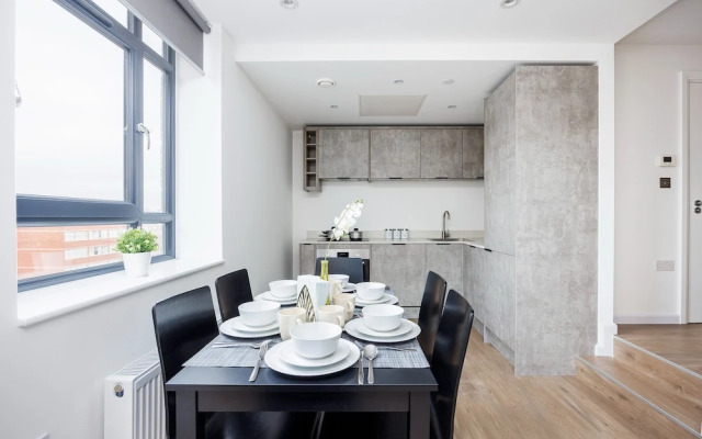 Modern 2 bed Flat in Town Centre - Free Wifi