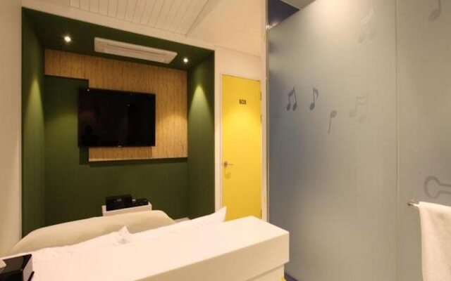 Crossing Hotel
