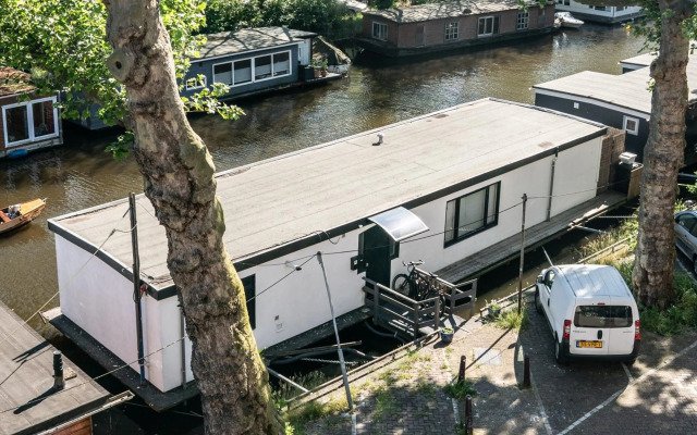 A'dam Houseboat