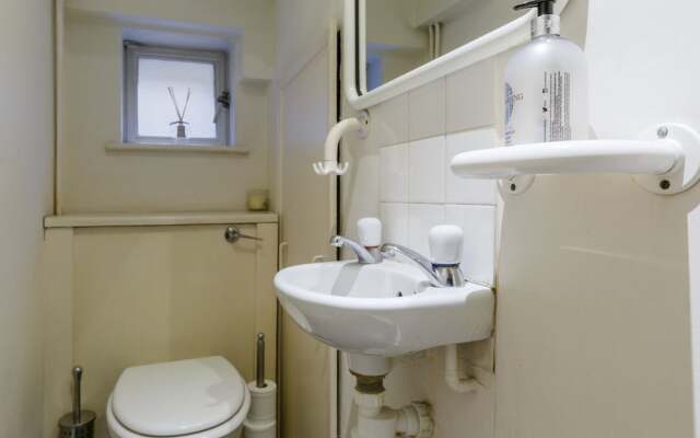 Modern 2bed Townhouse in Central London Sleeps 6