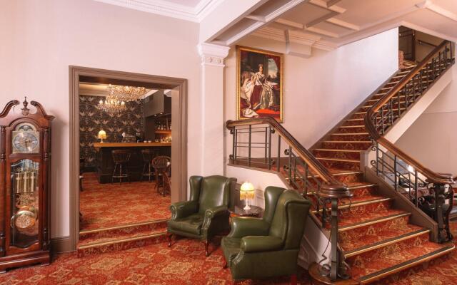 Hadley's Orient Hotel