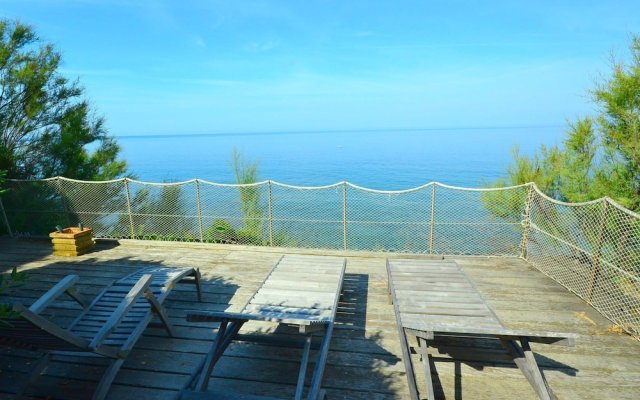 Beautifully Situated Detached Cottage With View On And Private Access To The Sea