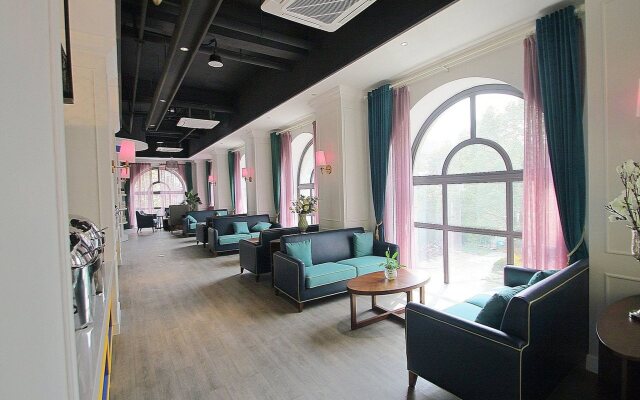 Shine Apartment