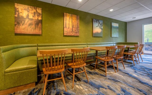 Fairfield Inn & Suites Slippery Rock