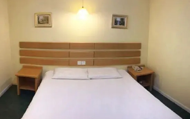 Home Inn (Dalian Shandong Road Songjiang Road Metro Station)
