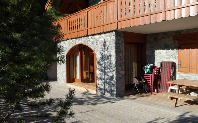 10-pers. Holiday Home With Sauna Near Center of Champagny