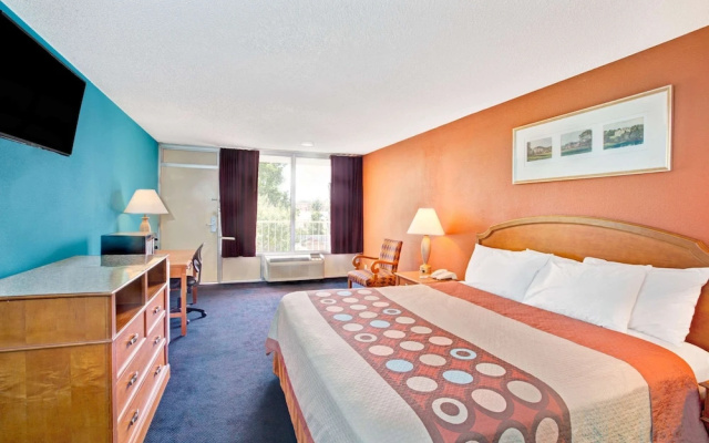 Super 8 by Wyndham Gaffney