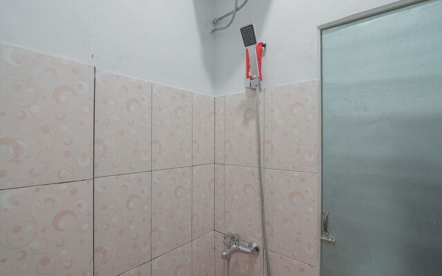 RedDoorz near RSUD Dr. Abdul Aziz