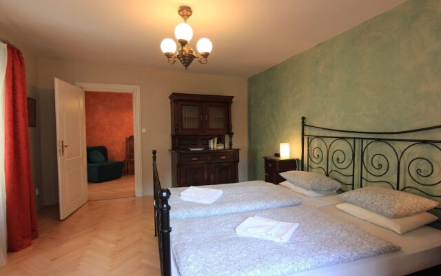 Cosy Rustic 1 Bedroom Apartment in Mala Strana