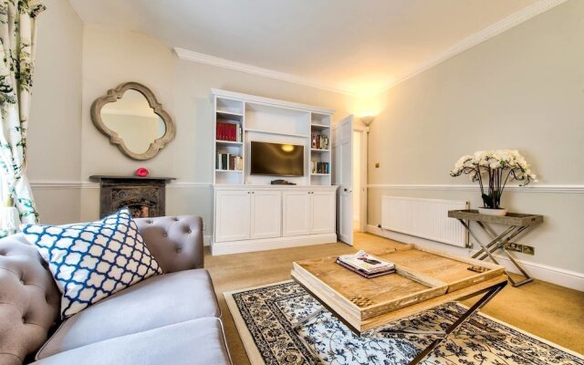 Quiet Mews House With Parking & Garden