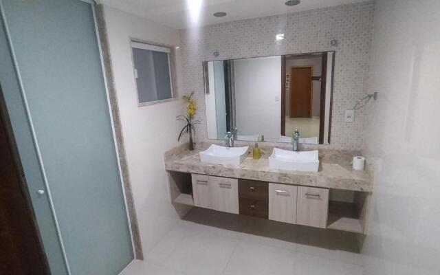 Casa Luxo: Piscina, Churras, Sinuca e Cinema - 300m da Praia