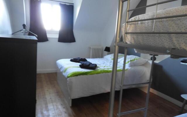 MAISON ÉCOMMOY, 5 PIèCES, 14 PERSONNES - FR-1-410-318