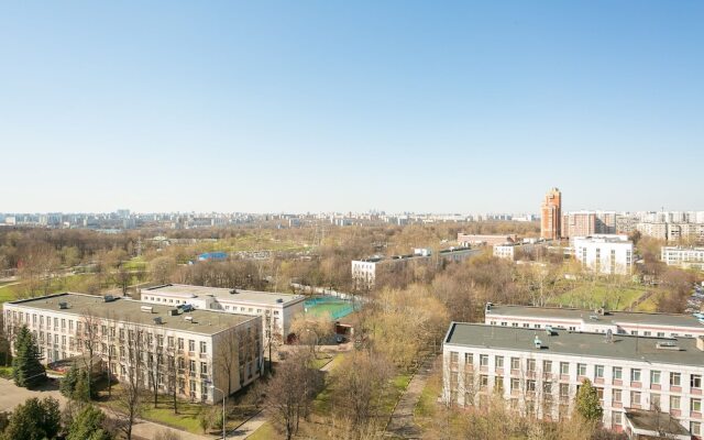 41 Orekhovo 3 Bedroom Apartment near Tsaritsyno Park