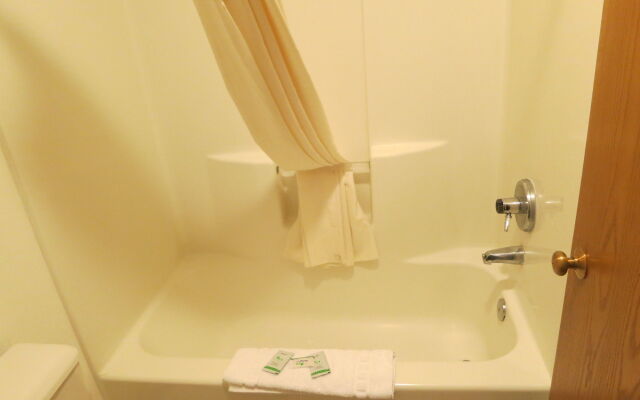 Bay City Inn