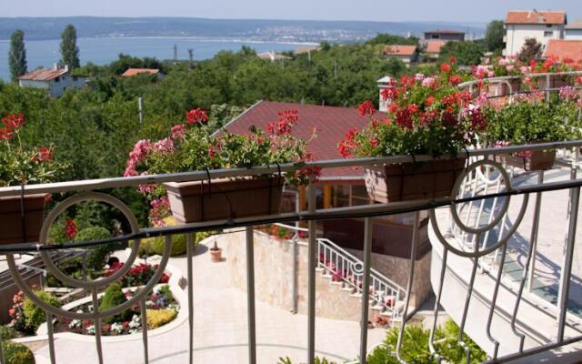 Premiere Apart Complex