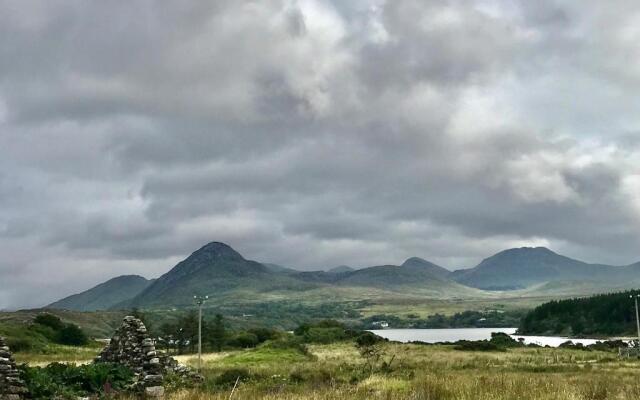 Red Deer Cottage near Connemara National Park in Letterfrack