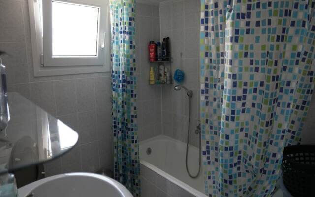Karolos House Close To Athenian Riviera