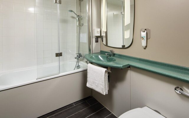 ibis Holloway Circus