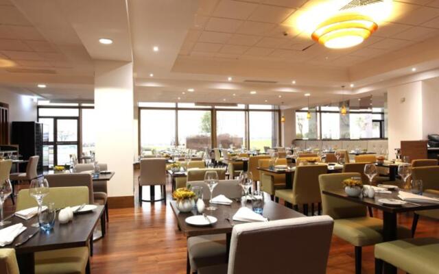 Renaissance London Heathrow Hotel