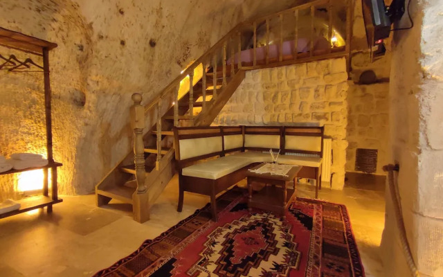 Euphoria Cave House