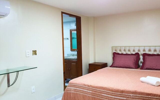 CASA TRíPLEX AO LADO DA PRAIA DO IGUAPE