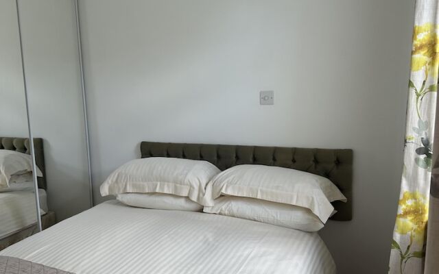 Cozy Coastal Lodge in Hayle