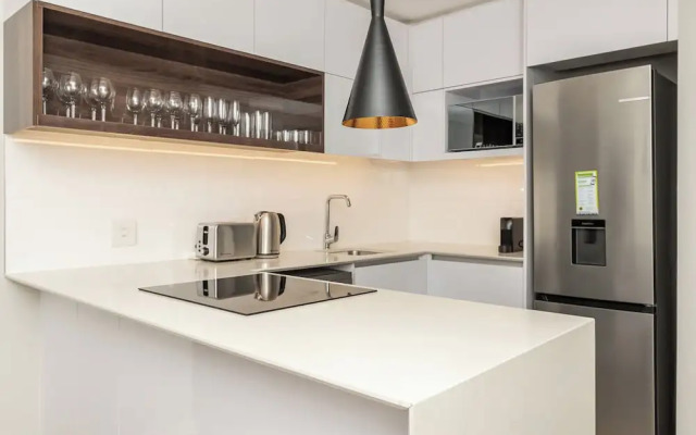 16 On Bree Executive Apartment