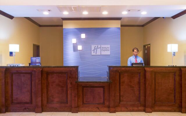 Holiday Inn Express Hotel & Suites Winnie by IHG