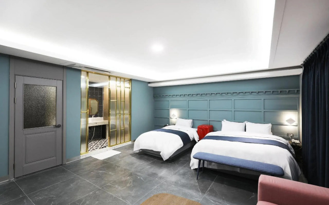 El Tower Hotel