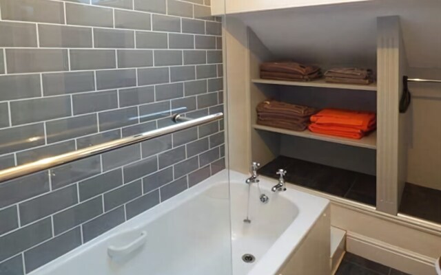 Pavilion Gardens Apartment