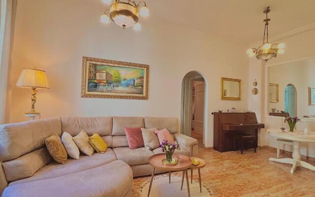 Elegant House In Rome