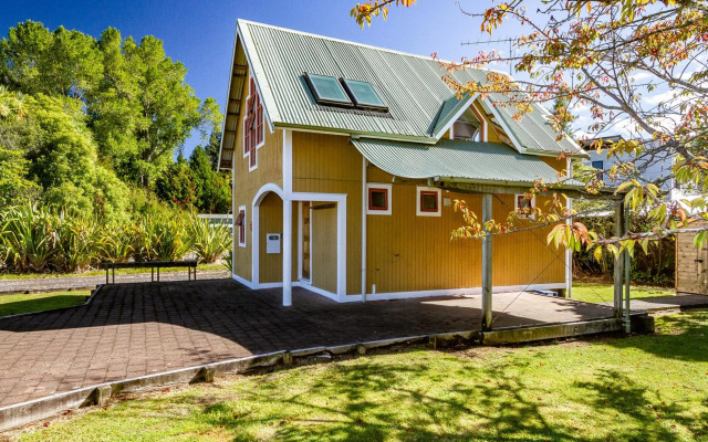 The Gingerbread House with Spa - Ohakune Holiday Home