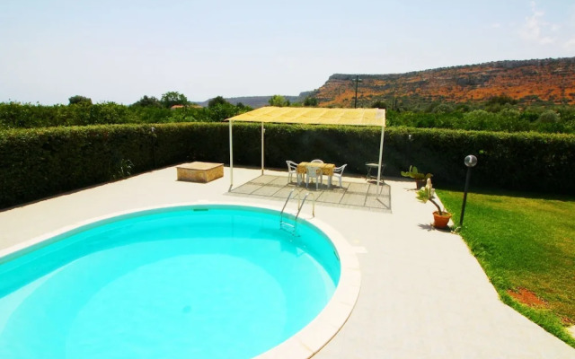Serene Villa in Floridia With Swimming Pool