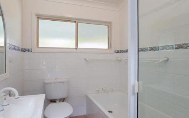Castaways' 36 Cromarty Road - Beachfront House