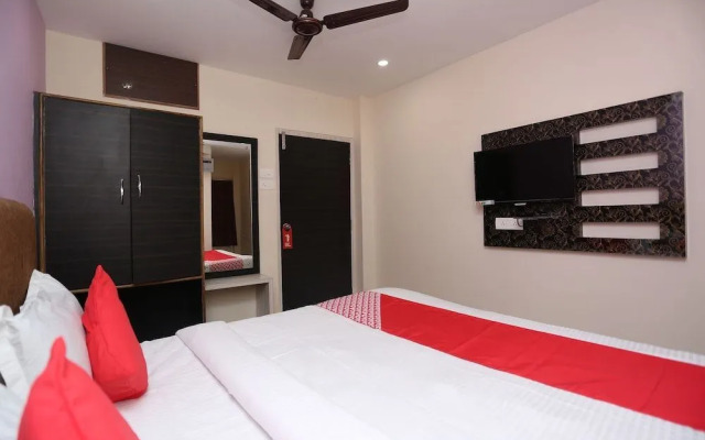 OYO 27016 Hotel Sai Siddhi