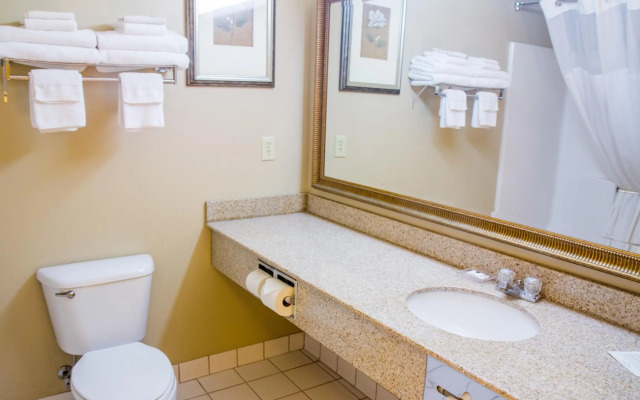 Country Inn & Suites by Radisson, Marion, OH