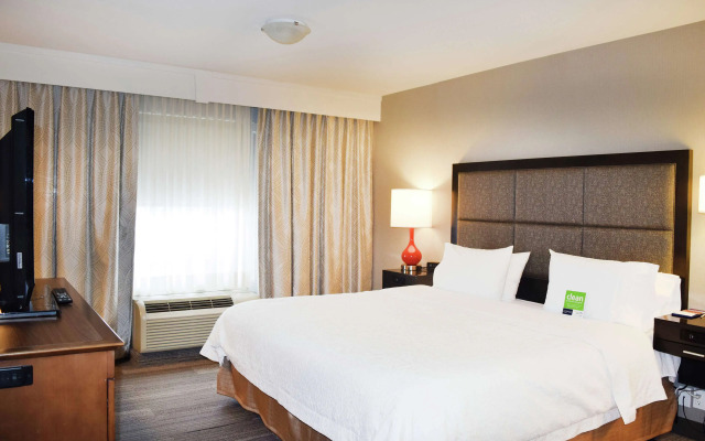Hampton Inn & Suites By Hilton Calgary- University Northwest